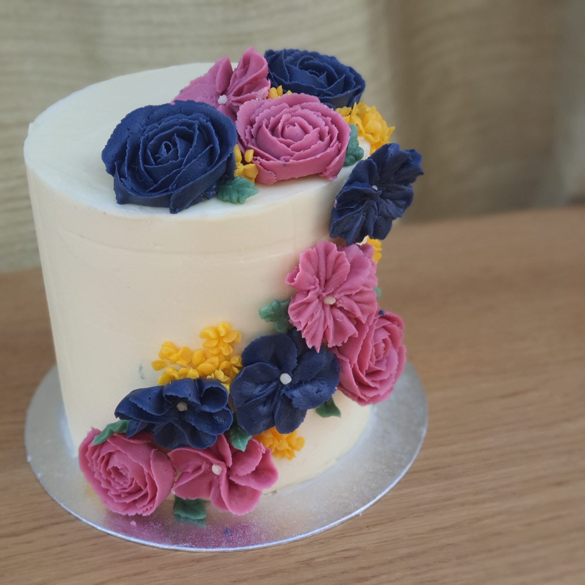 buttercream flowers cake